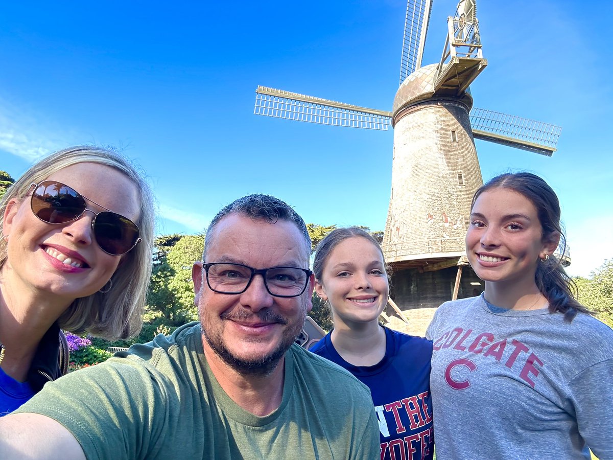 SadieZipser18's tweet photo. Spring break in Cali!! So much fun @zipser_m @szip1111 🤗❣️☀️ https://t.co/RdQRls7oGb