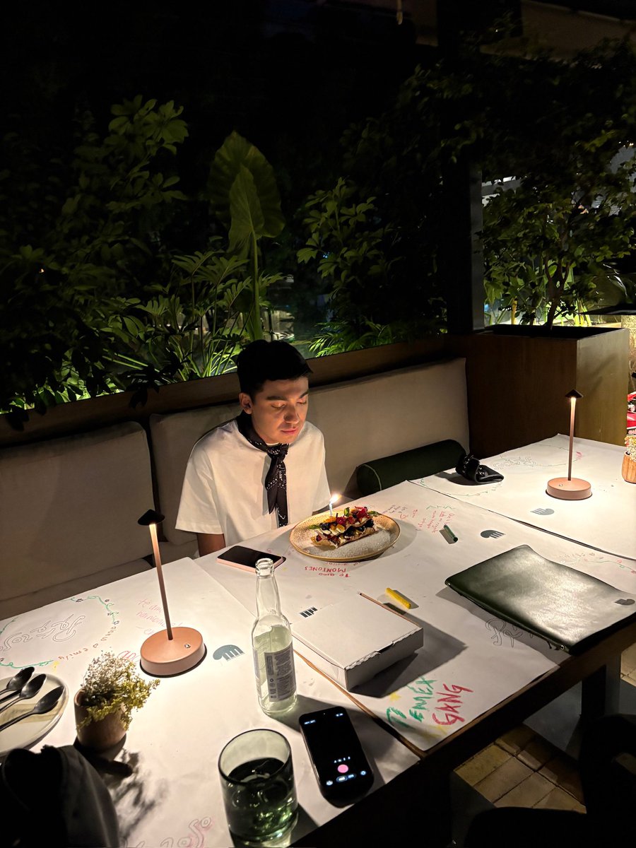 traitor felix tweet media