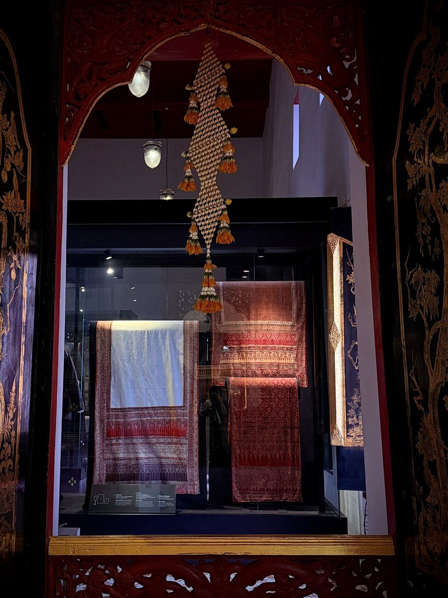 เจอในตต.มีคนคิดแบบเดียวกับบบล. อ้าาา คือเหตุผลที่ชอบไปเตวพิพิธฯหรือโบราณสถานเพราะครส.มันเจ๋งตรงที่เราได้ยืนที่เดียวกับคนเมื่อ200-400ปีที่แล้ว 😭😭😭