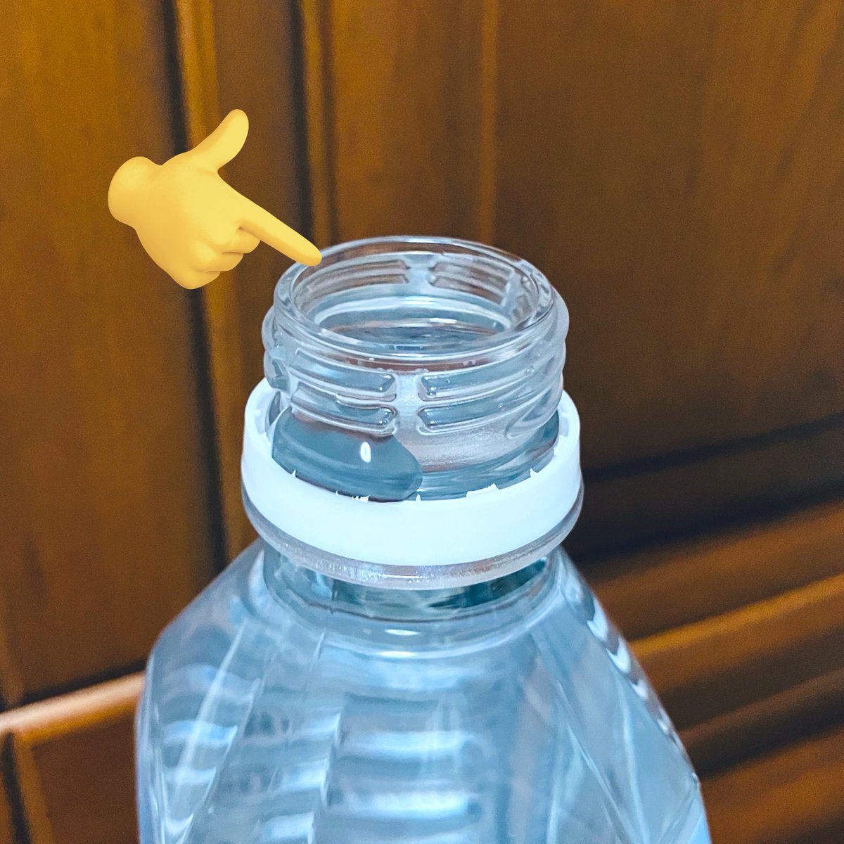 puni2307's tweet photo. 【「水」ツアーで常温の(常温の)水を買った人へ】

水、見たことないぐらいなみなみと注がれてるので開ける時／飲む時まじで気をつけてください😇

超〜〜ギリギリまで入ってる、少しでも傾けると大惨事確定です（開けた瞬間危なかった人より）
 #種水果実 https://t.co/rRwkblkXGX