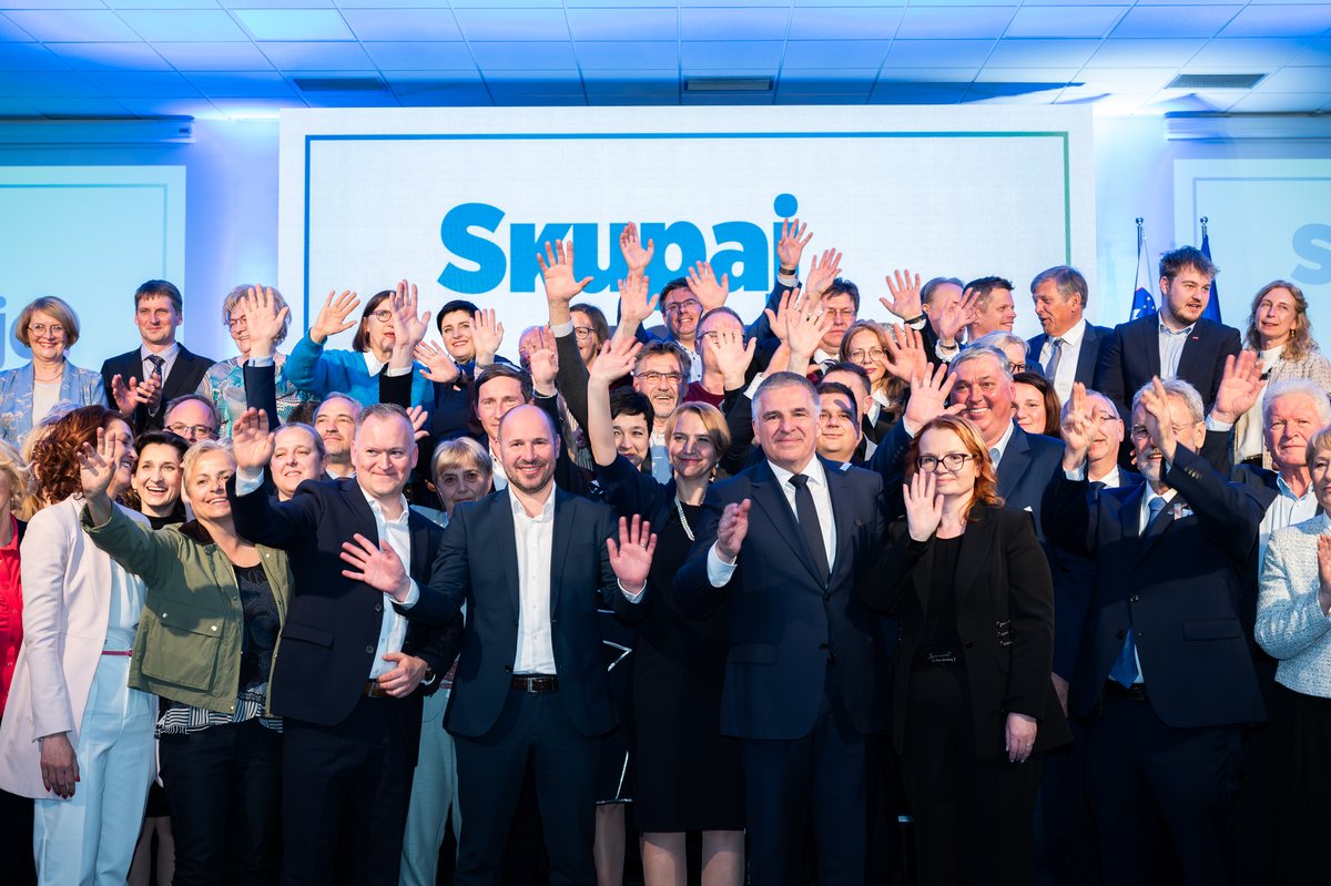 Fokus_stranka's tweet image. Celje sinoči – večer srčnosti, enotnosti in zmagovalne energije. 🔥

Celje sinoči je bilo srce nečesa večjega. Dvorana, napolnjena z energijo, odločnostjo in vero v skupno pot. 88 kandidatk in kandidatov, tri stranke, ena jasna zaveza: da Sloveniji ponudimo resno, povezovalno in