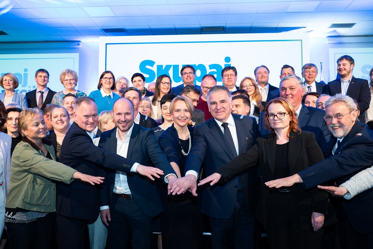 Fokus_stranka's tweet image. Celje sinoči – večer srčnosti, enotnosti in zmagovalne energije. 🔥

Celje sinoči je bilo srce nečesa večjega. Dvorana, napolnjena z energijo, odločnostjo in vero v skupno pot. 88 kandidatk in kandidatov, tri stranke, ena jasna zaveza: da Sloveniji ponudimo resno, povezovalno in