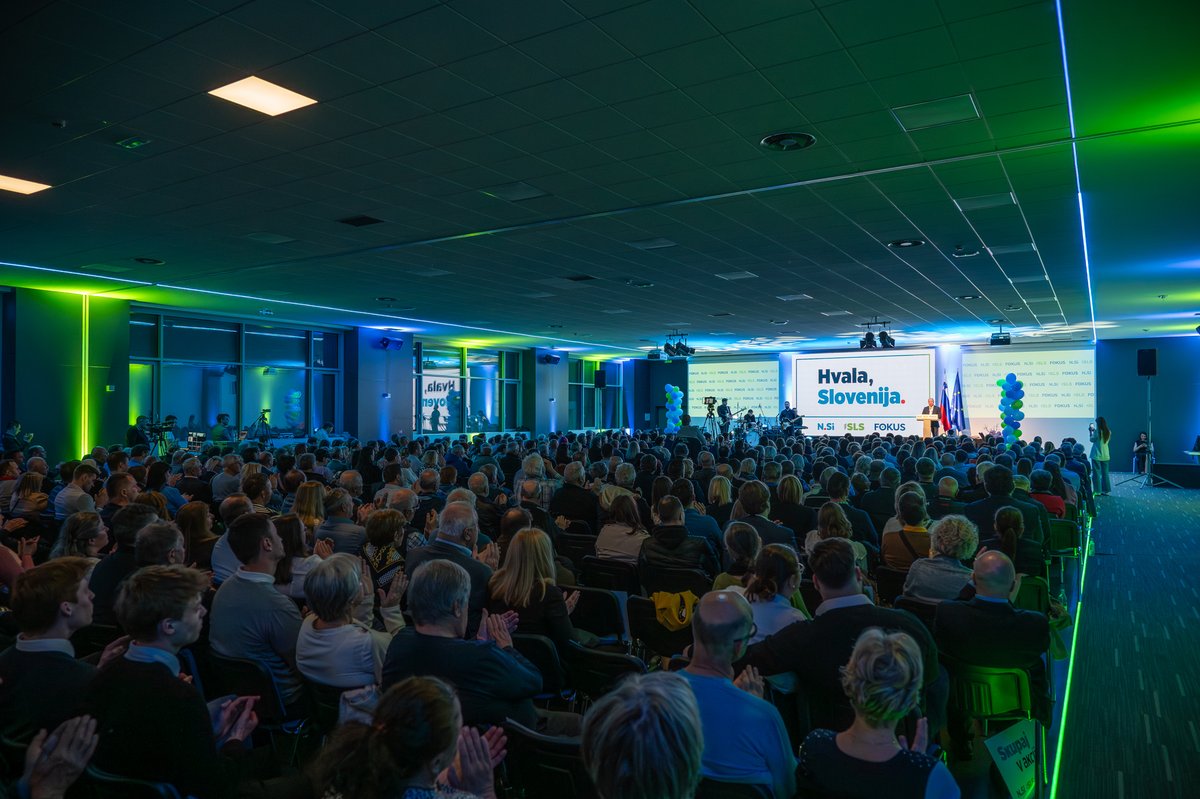 Fokus_stranka's tweet image. Celje sinoči – večer srčnosti, enotnosti in zmagovalne energije. 🔥

Celje sinoči je bilo srce nečesa večjega. Dvorana, napolnjena z energijo, odločnostjo in vero v skupno pot. 88 kandidatk in kandidatov, tri stranke, ena jasna zaveza: da Sloveniji ponudimo resno, povezovalno in