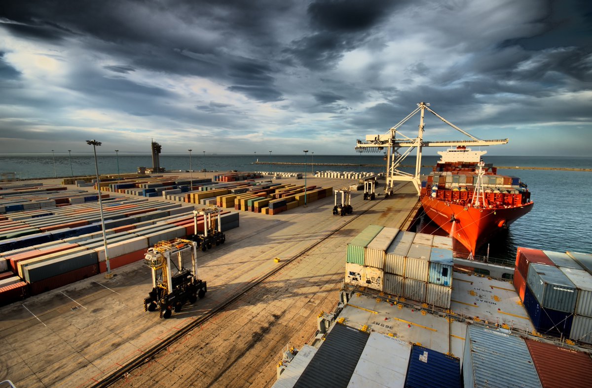 Rail corridors and port infrastructure carry the economy. Their performance depends on engineered integrity long before operations begin. Logistics starts at the weld. It is firmly #BuiltOnWelding. Discuss industry training and standards at info@saiw.co.za.