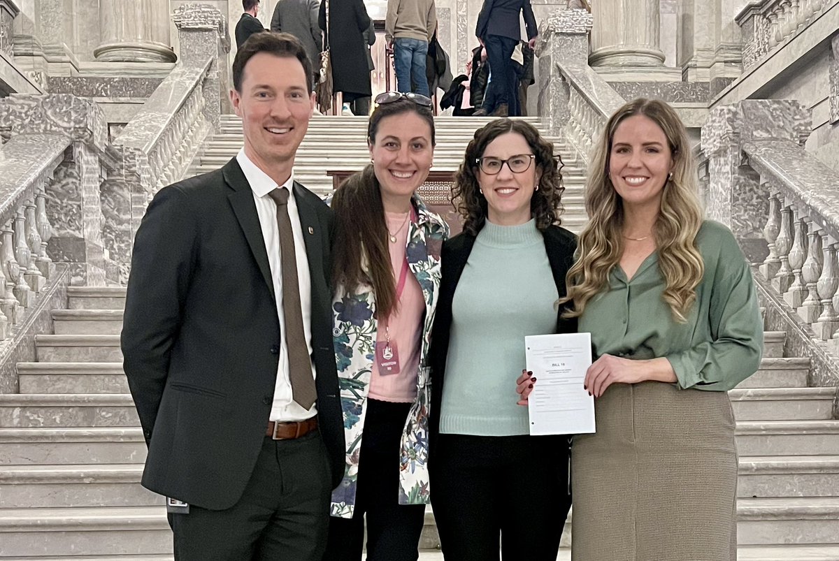 Amanda Achtman tweet media