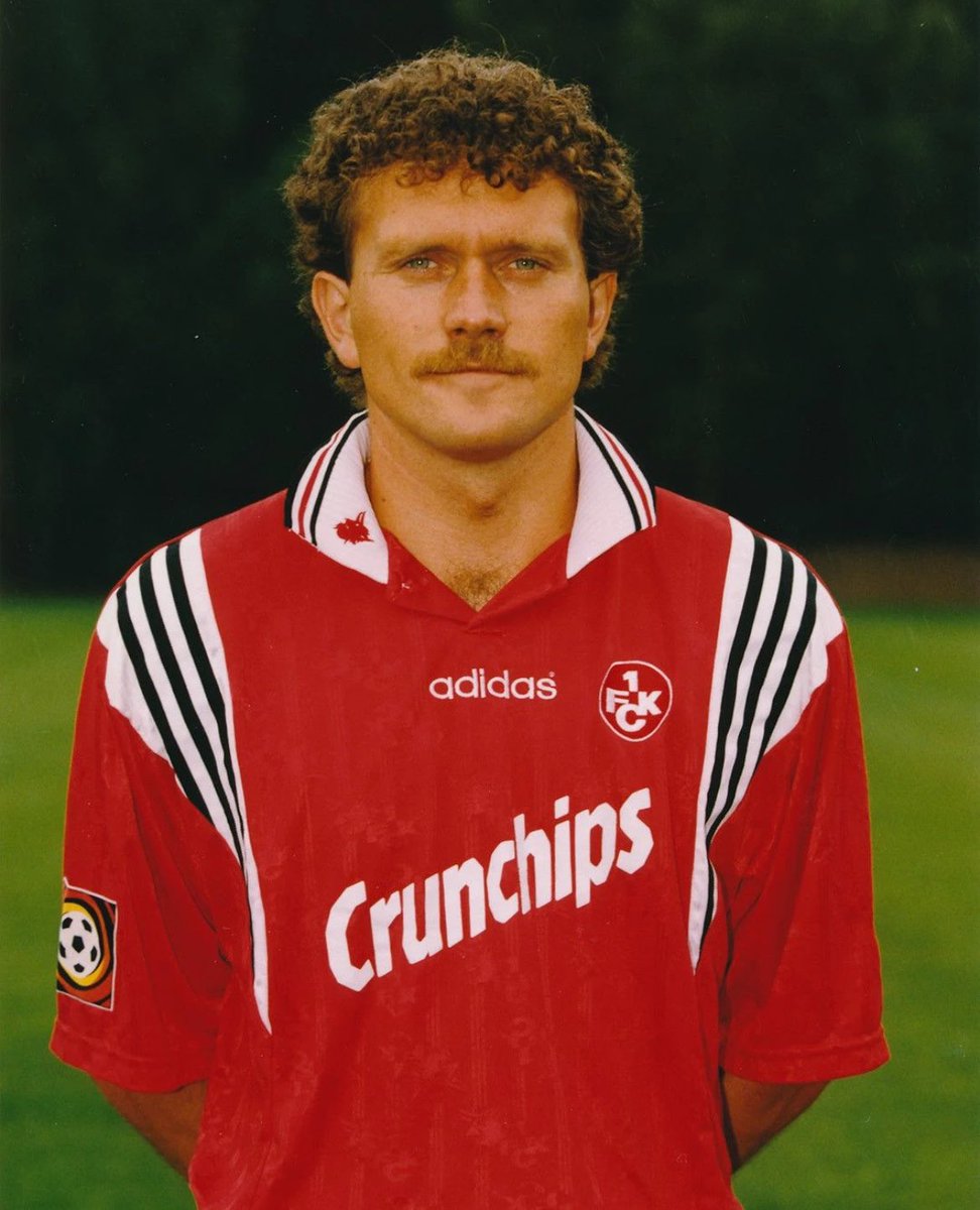 Rote_Teufel_X's tweet photo. Happy Birthday, Fußballgott! 🥳 Olaf Marschall feiert heute seinen 60. Geburtstag 🎂 Wir wünschen nur das Allerbeste für den DFB-Pokalsieger 1996, Deutschen Meister 1998 und heutigen Chefscout des 1. FC Kaiserslautern #Betze 👹 https://t.co/1G7uVzSYsJ