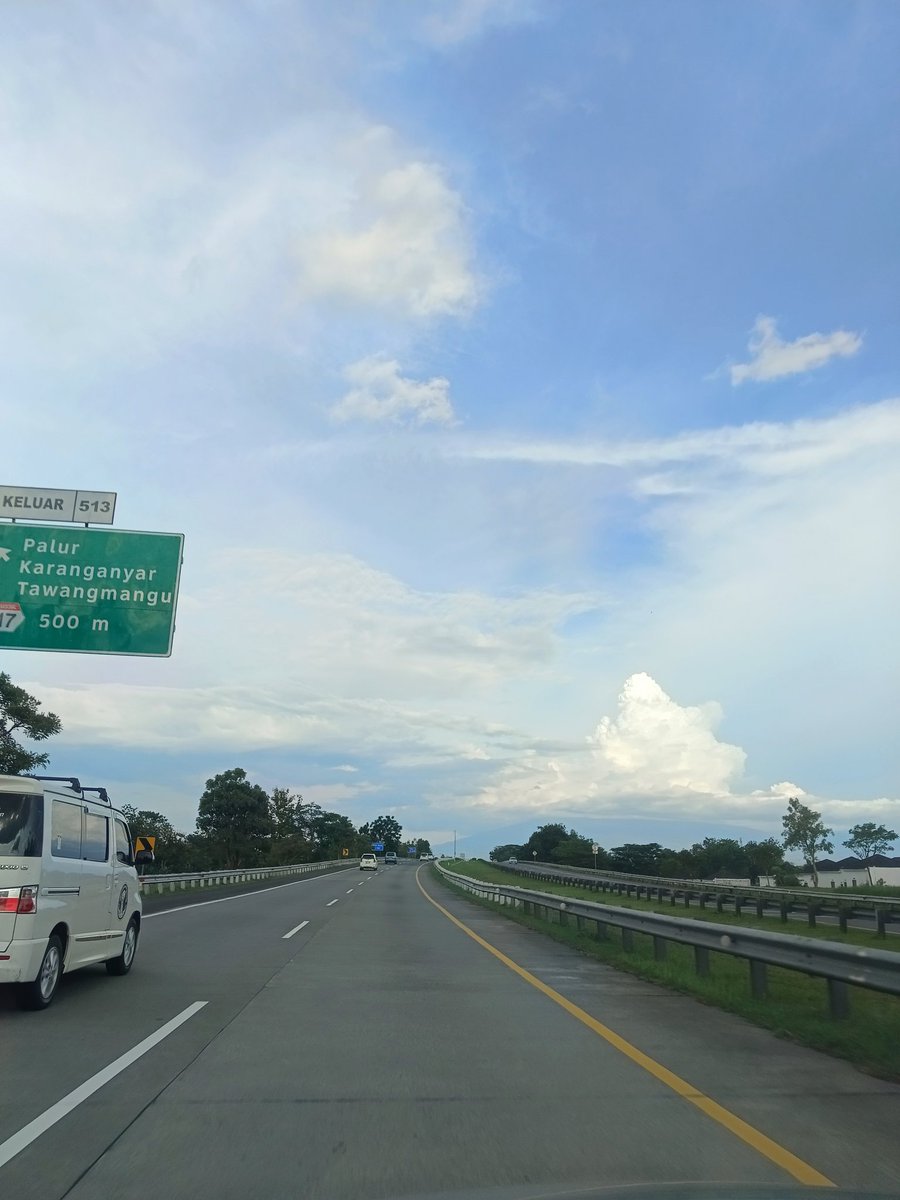 yonafna's tweet photo. Mudik dipayungi awan, alhamdulillah https://t.co/zmIpUtnAtj