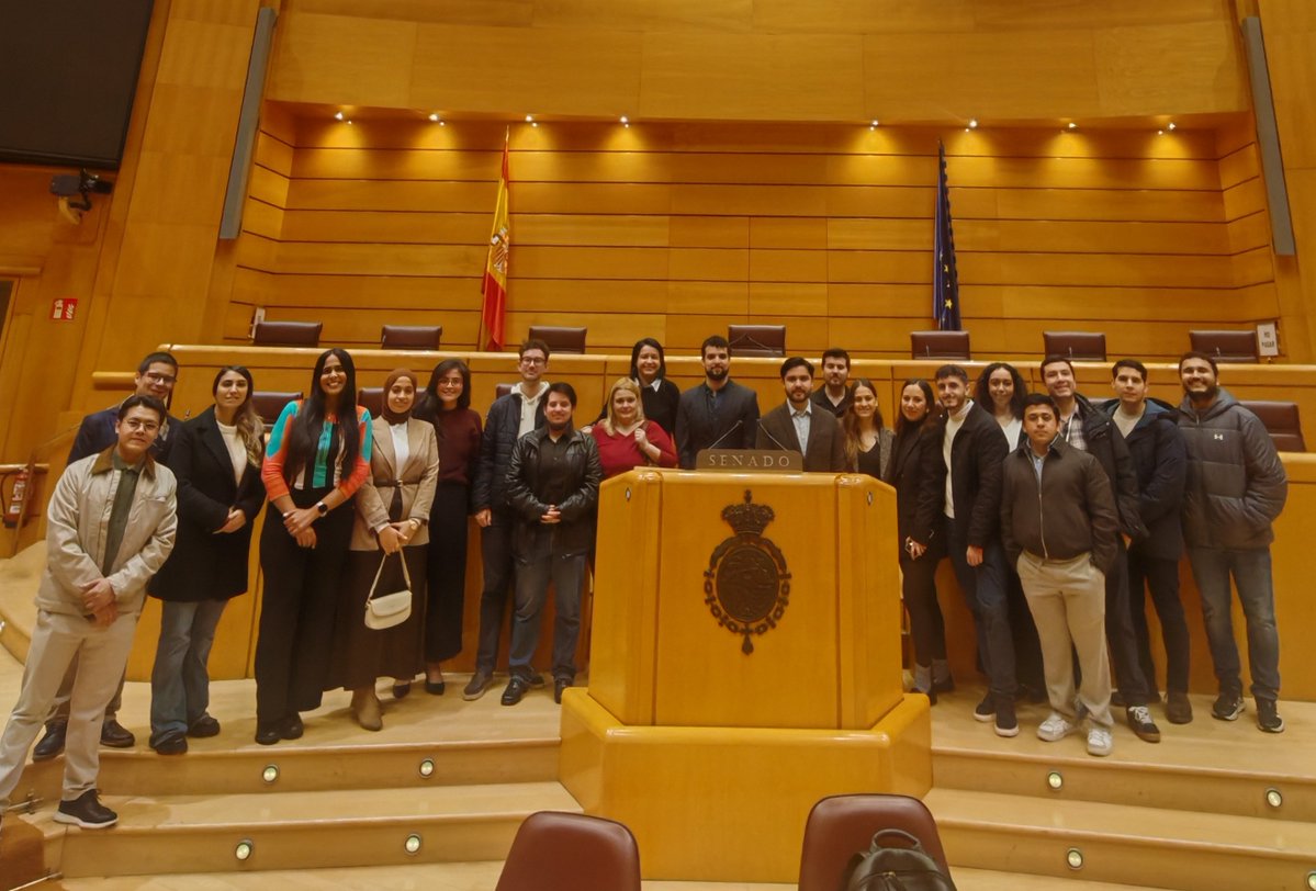 Centro de Estudios Políticos y Constitucionales tweet media