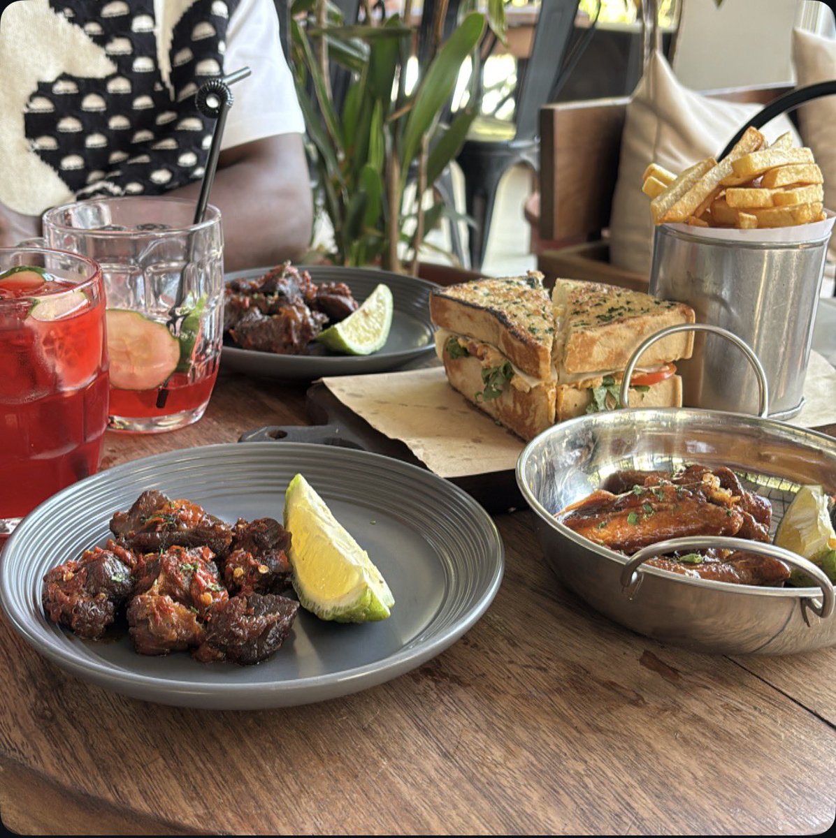 Okorooo🌴 tweet media