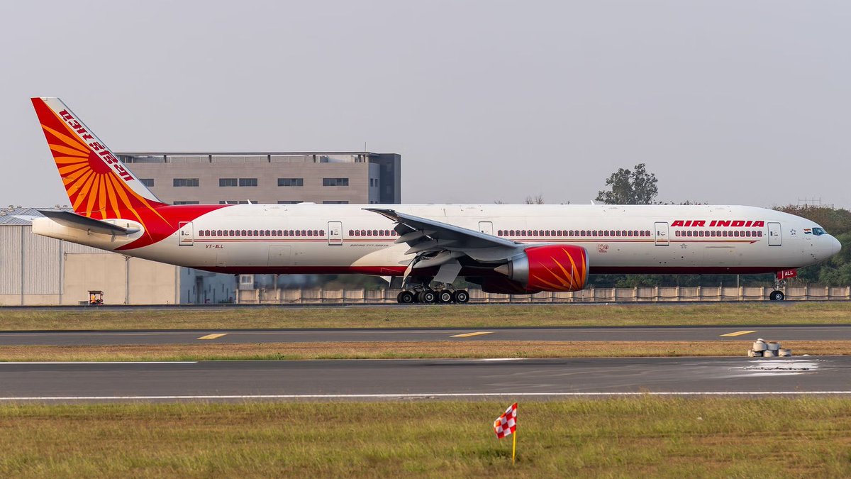 30 Grounded Aircraft are back to the Skies! Great job <a href="/airindia/">Air India</a>
newsavia.ae/air-india-clos…
