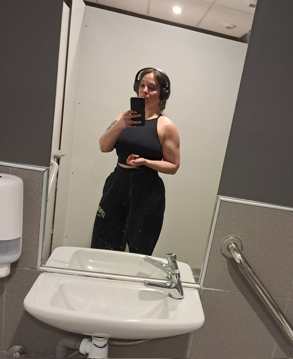 ˢᵐᵒˡʸᵃⁿ ฅ^•ﻌ•^ฅ (Agatha stan account 💜☄️🔮) tweet media