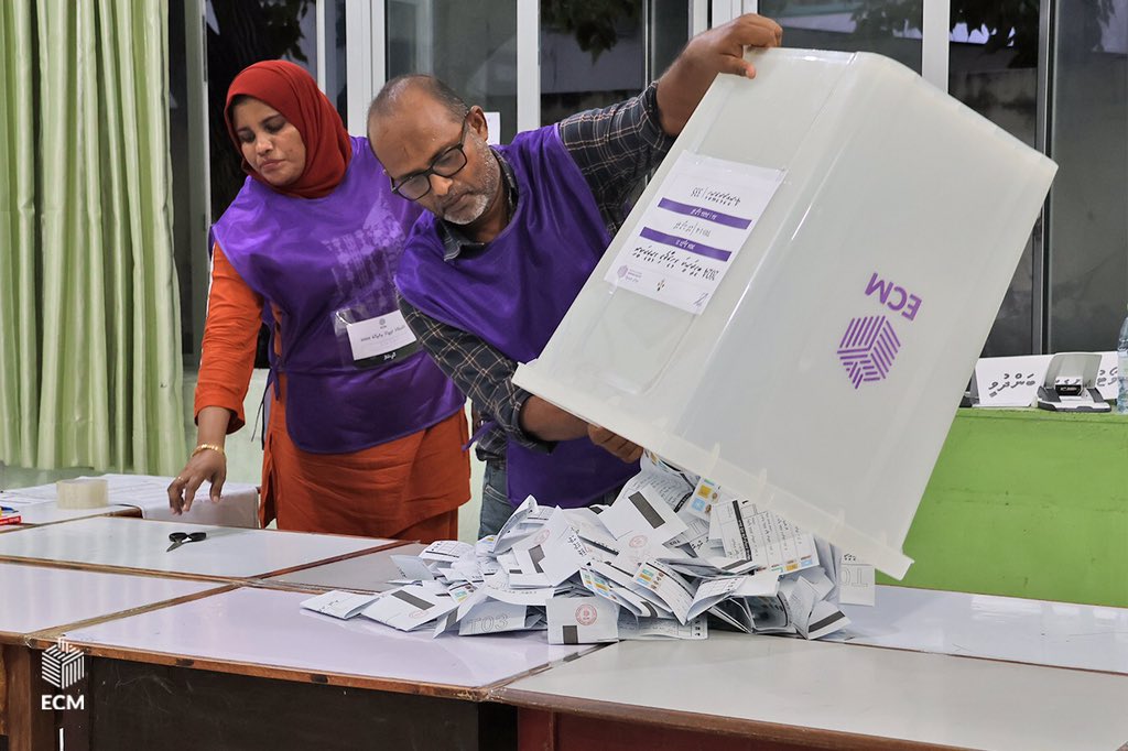 ވޯޓާސް ލިސްޓުގައި އަލުން ސޮއި ކުރަން ފަށައިފި

asuruonline.com/44900/