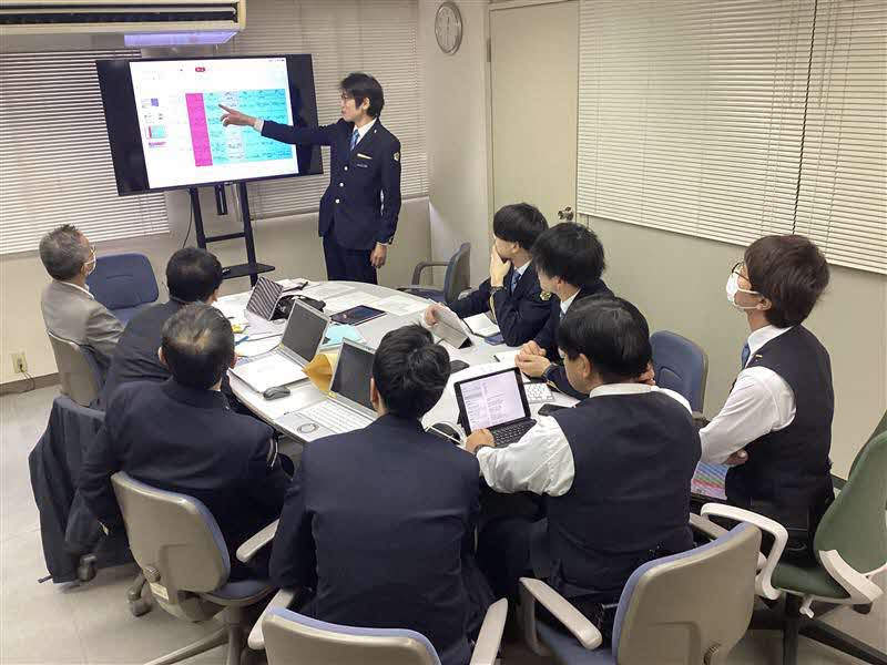 JR_Central_2020's tweet photo. 【名古屋運輸区 武豊線沿線紹介⑦】
武豊線140周年に向けて、私たち名古屋運輸区は皆様に楽しんでいただけるよう様々なイベントを企画しています。
また、乗務員も武豊線の歴史を改め���学び、魅力をお伝えするための準備を進めています。
武豊駅140周年をぜひ一緒に楽しみましょう！ https://t.co/U3Qt1jrHyi