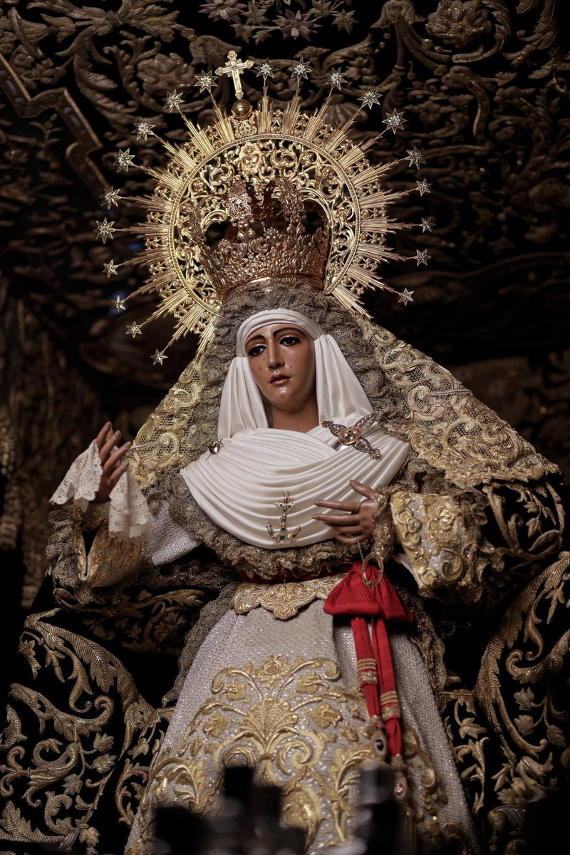 ¡Cómo reluce Triana!
en esta noche serena 
de Santiago y Santa Ana 
que hasta la Giralda mora 
sueña con ser gitana. 

📸 <a href="/ManuFerGomezFot/">Manu Gómez</a>