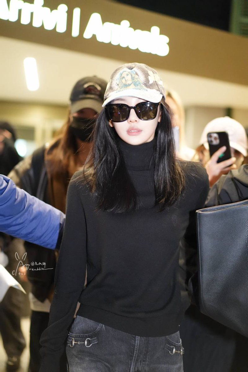 ️️ ️️
️️ ️️
️️ ️️
𝕩 𝙨𝙚𝙧𝙖𝙥𝙝𝙫𝙖𝙡𝙚𝙣
260316 #Valencia arrived at MXP Airport
️️ ️️
️️ ️️
️️ ️️