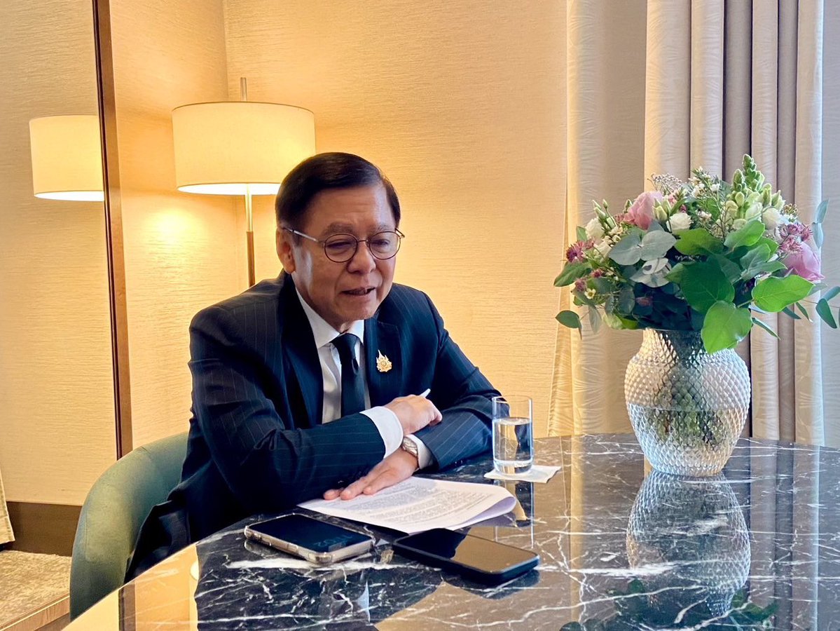 Sihasak Phuangketkeow tweet media