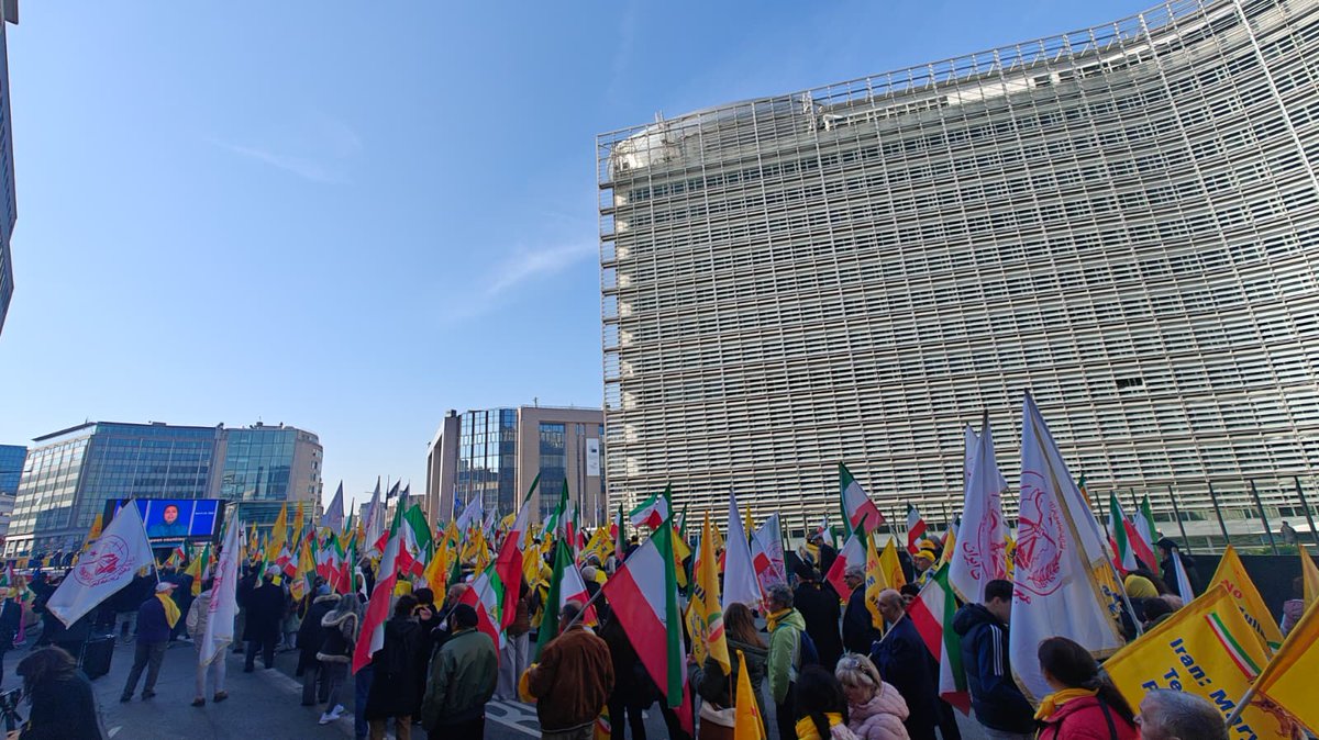 پیام به تظاهرات ایرانیان در بروکسل هم‌زمان با اجلاس سران اتحادیه اروپا-
در شرایط اضطراری و ملتهبی که ایران عزیزمان را در خود گرفته فریاد شما صدای صلح‌خواهی و آزادی‌طلبی مردمی است که هیچ‌گاه نه رژیم ولایت فقیه را خواسته‌اند، نه بمب و موشک آن را.
مردم ایران می‌گویند: جمهوری