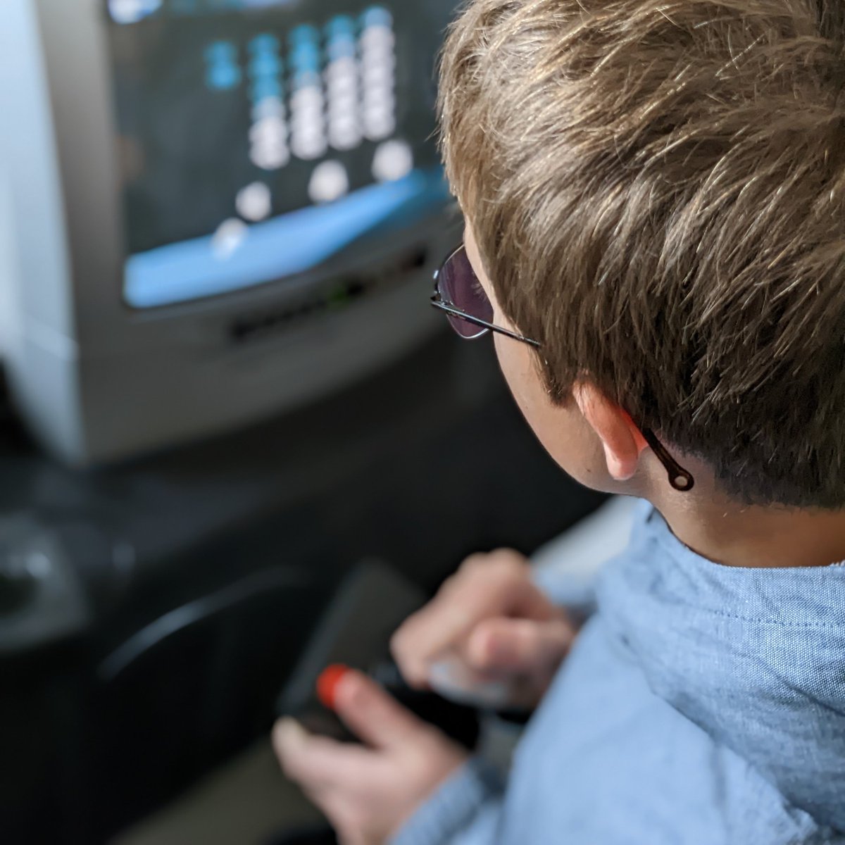 👾👾👾👾👾
👾👾👾👾👾
👾👾👾👾👾
👾👾👾👾👾
👾👾👾👾👾
👾👾👾👾👾

  ⬛   ⬛   ⬛

      🔺
-------------------