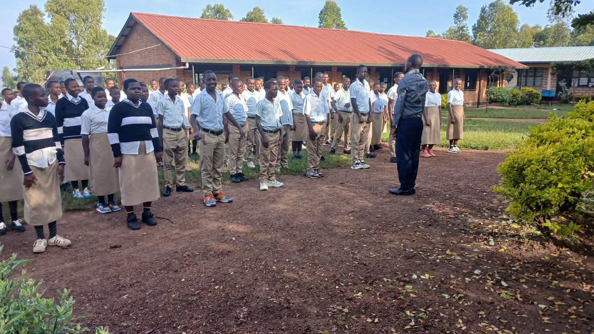 Migongogs's tweet photo. Ibizamini by'igihembwe cya II, 2025/2026 bikomeje gukorwa. Abanyeshuri ba GS Migongo/TSS bakomeje kubwirwa amabwiriza kuri Assembly kuwa 17/03/2026 7:30-7:55am. @KireheDistrict , @nyarubuye_s , @HABIMANAPHENIAS . https://t.co/6LiqzYDNyO