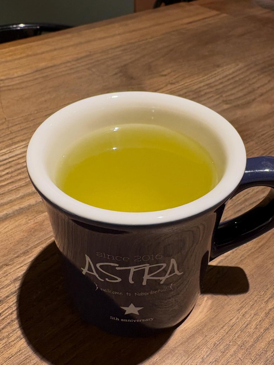 AKIZO's tweet photo. ○ 登別温泉 本わさびのピッツァ
○ ペパロニピッツァ
○ えぞ熊笹茶

本わさびのピッツァは以前テレビで見たときに
絶対に食べたいと思っていて今回やっとこ実食
擦りたての登別産本わさびをしっかり効かせた
ピッツァがとっても美味しくて嬉しくなったね
#ピッツェリアアストラ https://t.co/sL6mhszpWF