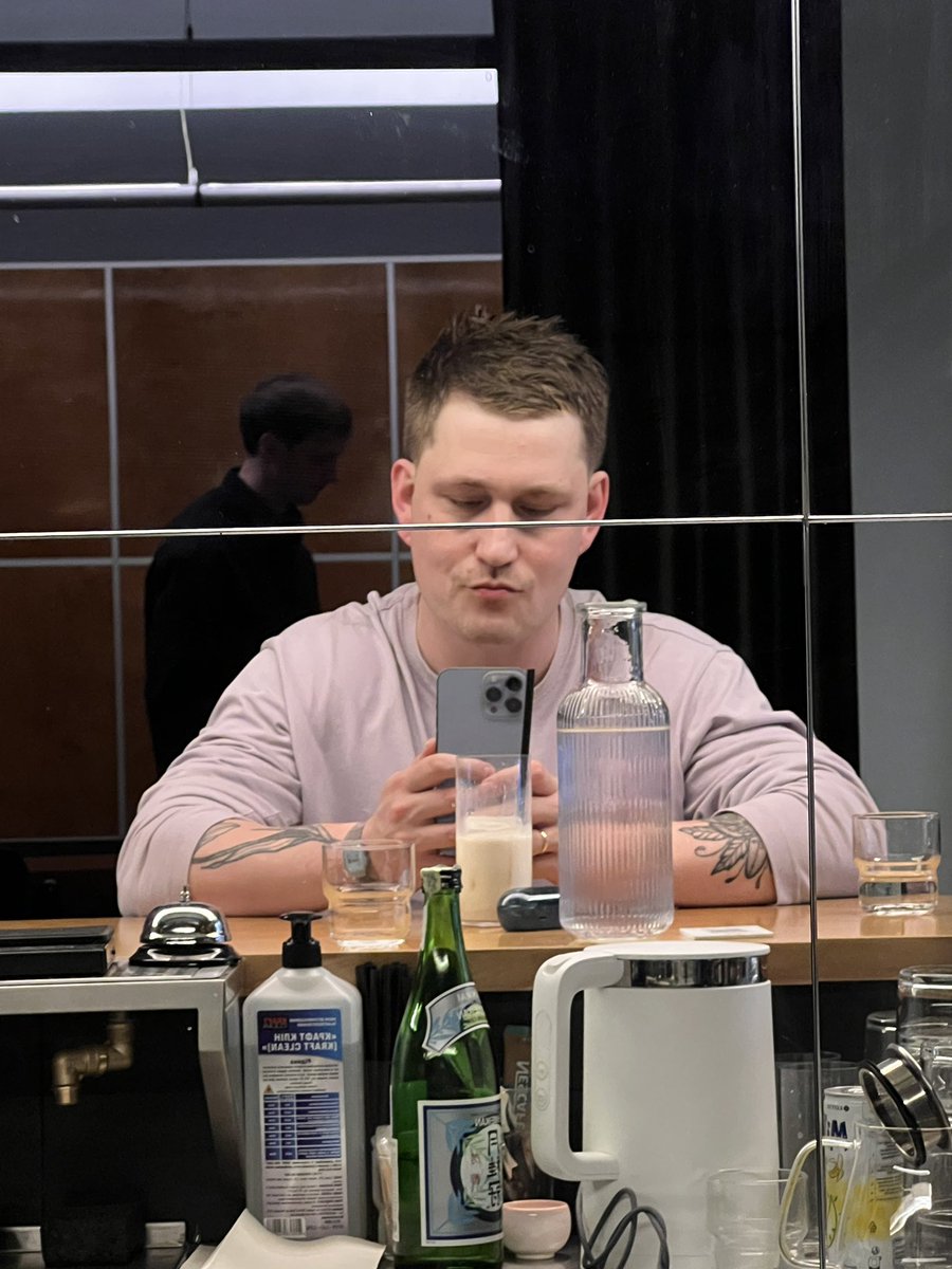 oleksii from balkon tweet media