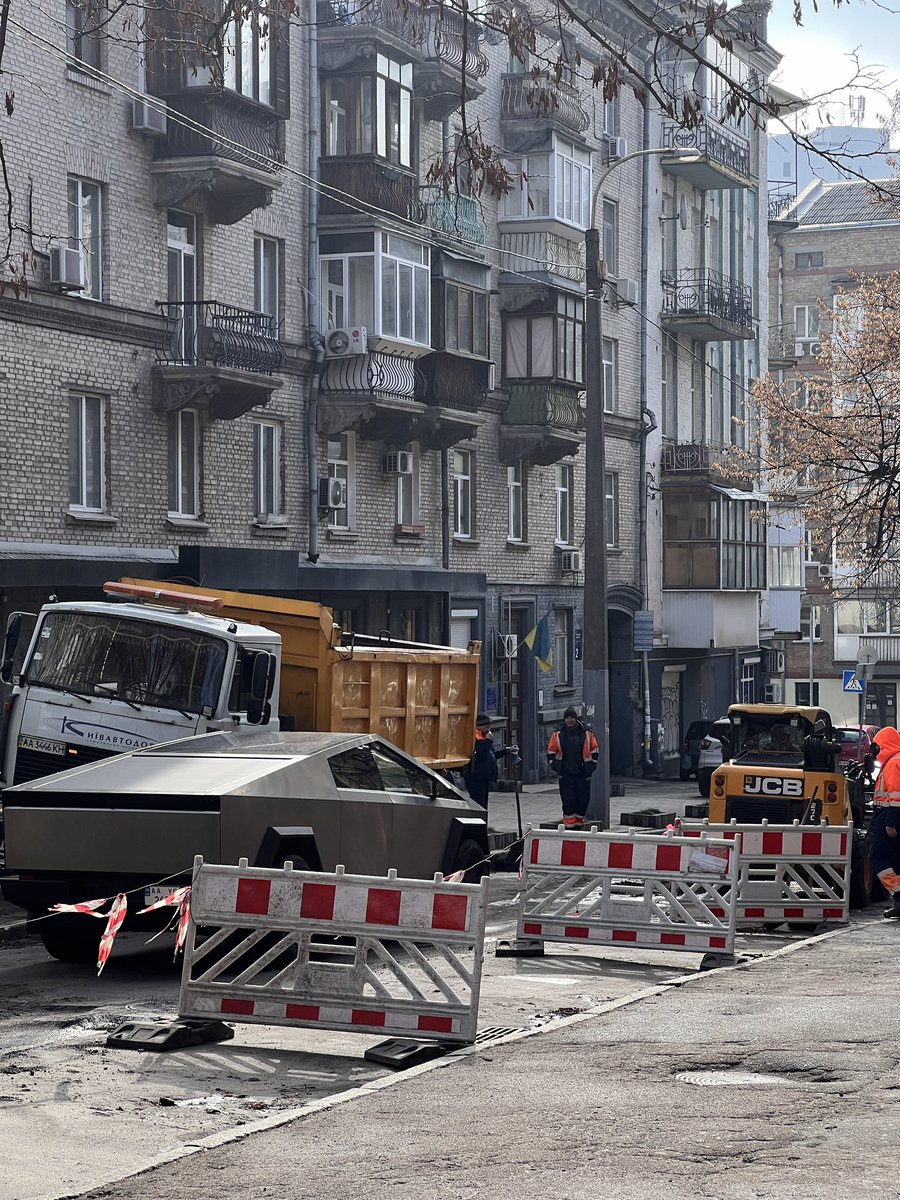 oleksii from balkon tweet media