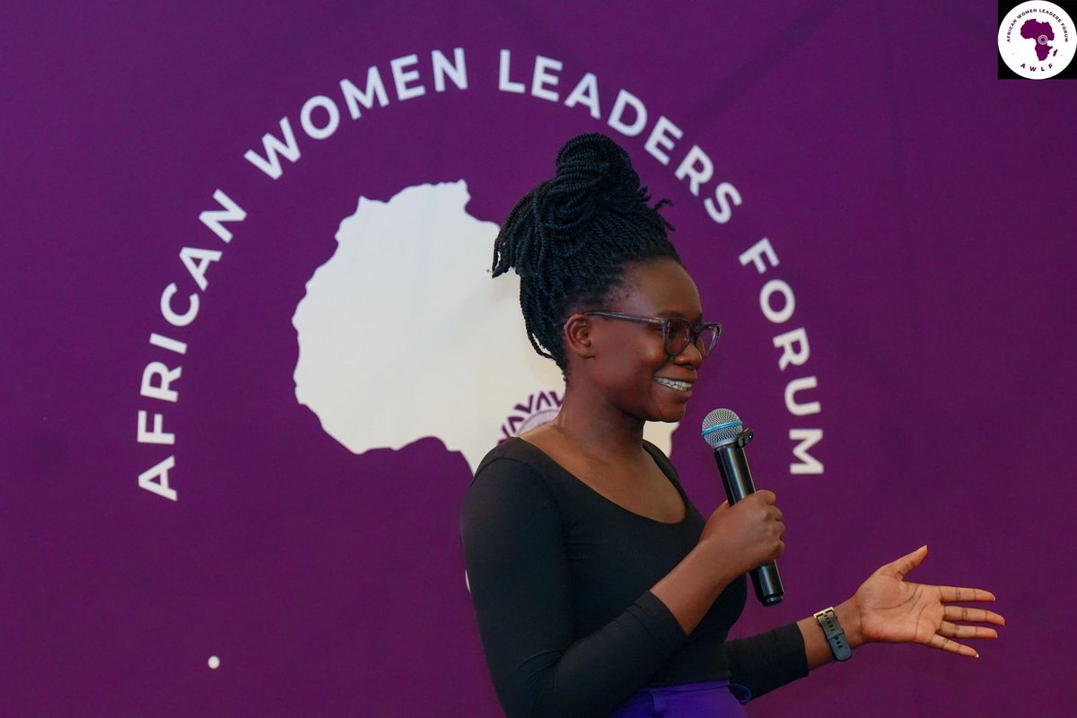 Polycom Girls 💛💙💖 tweet media