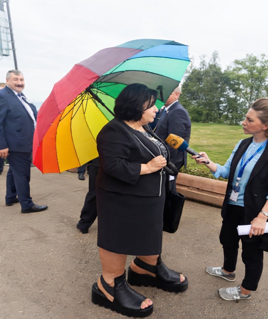 My moms caregiver tweet media