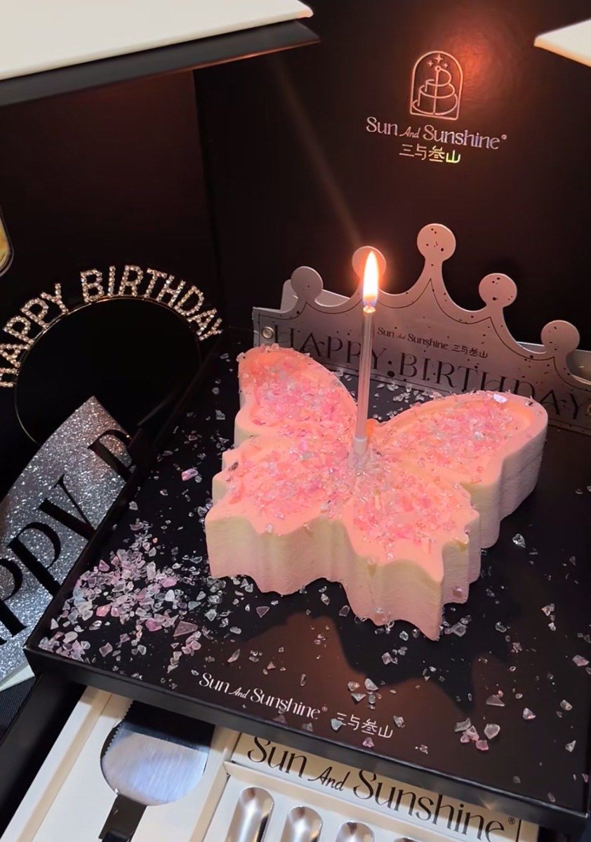 laura vickers tweet media