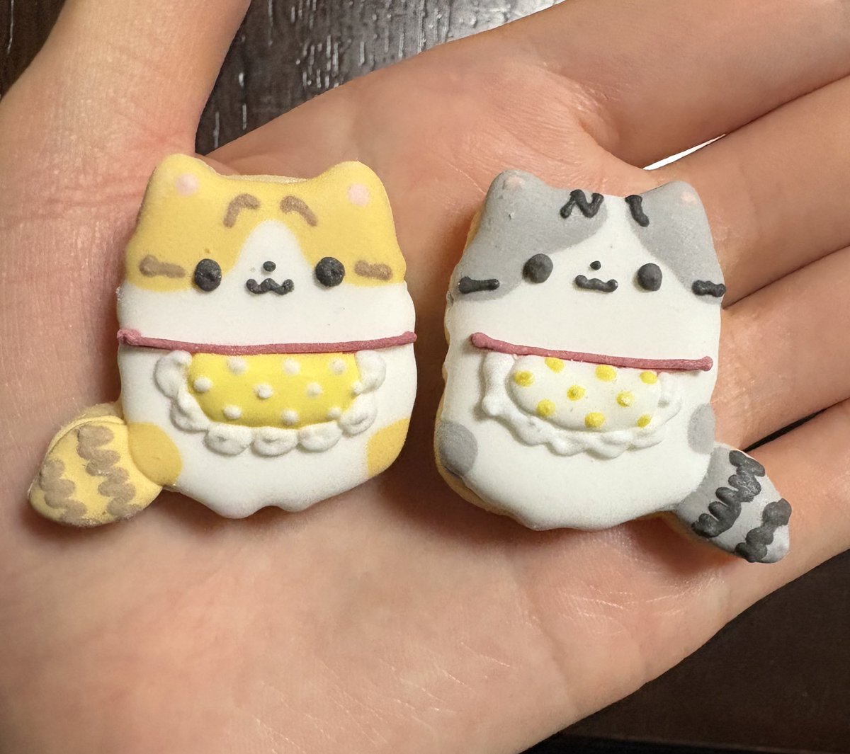 heiori0128's tweet photo. 15周年特別記念ましまろうクッキー、届いた〜〜！！本当にぎゅぎゅぎゅっとかわいすぎるクッキーが詰め込まれていて感激……あまりにも可愛い〜〜！！！見てくださいこんな…手のひらに乗っちゃうんですよこんな…… https://t.co/Lurd0u4EnU