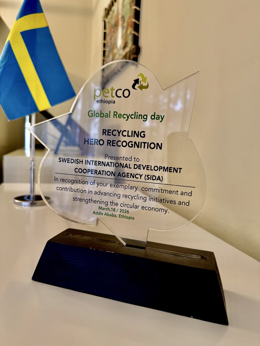 SweinEthiopia's tweet photo. Ethiopia marked a milestone yesterday as @PEthiopia24 and the @Mowsaofficial hosted the country's first #GlobalRecyclingDay. Proud to see Sweden recognized for supporting the #LIWAY program, empowering women & youth in the recycling sector. https://t.co/uUapsosJJI