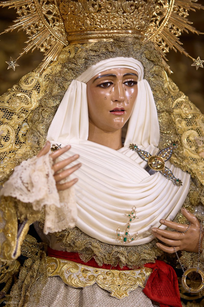 La Esperanza amanece bajo palio.