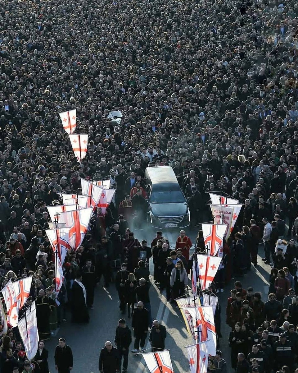 現在のジョージアの様子です。
イリア2世の他界は、国民の精神に大きな空白を開けることになりました。私たちにとっていかに大きな存在であったかを表しております。