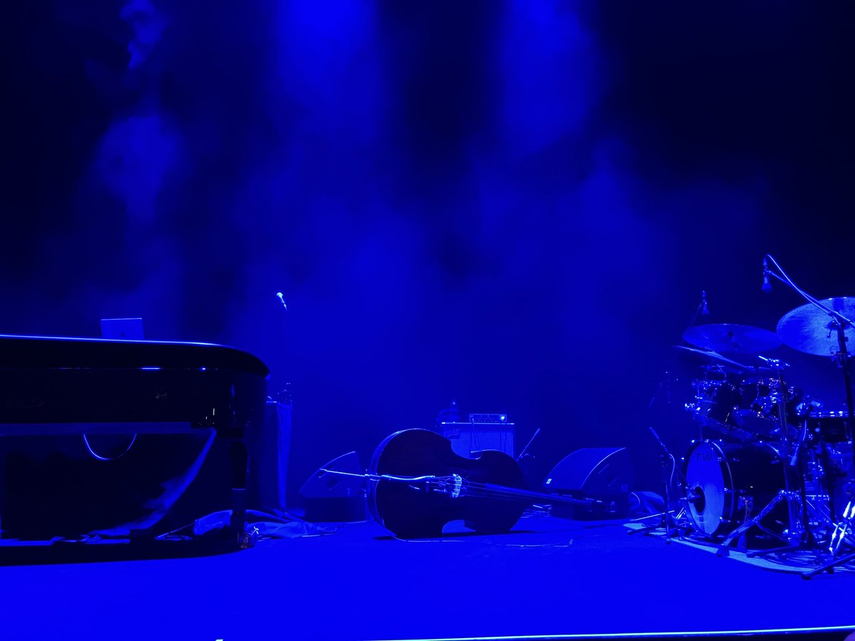 ZYMA_DRUMS's tweet photo. 10年ぶりに見るよね
しかも群馬で。楽しみや
BGMでrootsがかかってる
センス良すぎ

#高崎芸術劇場
#robertglasper https://t.co/HzLIfTBoq9
