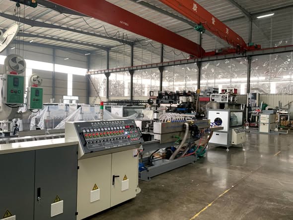 CuishiPlastic's tweet image. Double-wall corrugated pipe lines with co-extrusion improve forming stability, bonding &amp;amp; speed. Ideal for drainage &amp;amp; cable protection. 🚧
cnplasticmachinery.com
#doublewallpipe #corrugatedpipe #hdpepipe #plasticextrusion