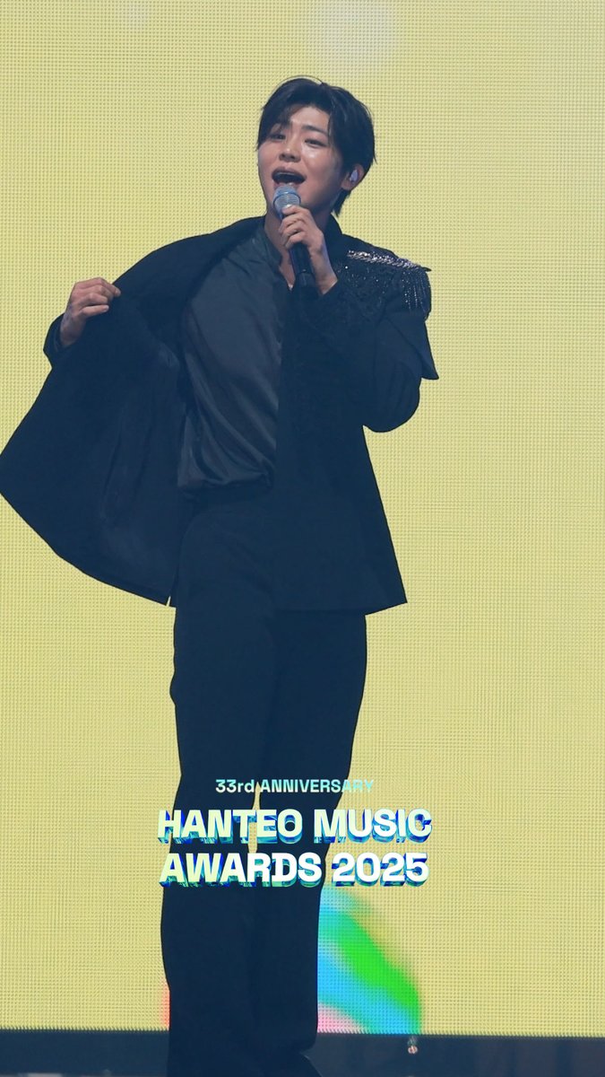 Hanteo_HMAs's tweet photo. 눈부신 햇살 같은 눈웃음 왕자 #박지현

한터매거진에서 ‘HMA 2025’ 직캠 풉니다⬇️

🔗https://t.co/MfW6VXkaUv

#ParkJiHyeon #그대가웃으면좋아
#HMA2025 #한터뮤직어워즈2025 https://t.co/Igez1sGxjq