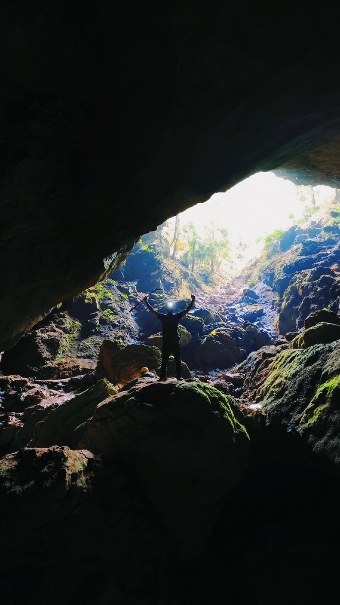 parlorguitar's tweet photo. "Stuck That’s just your old self’s comfort zone. Push 1 more step—your next win is 3 feet ahead. #BreakThroughNow" https://t.co/jNdC47LJZV