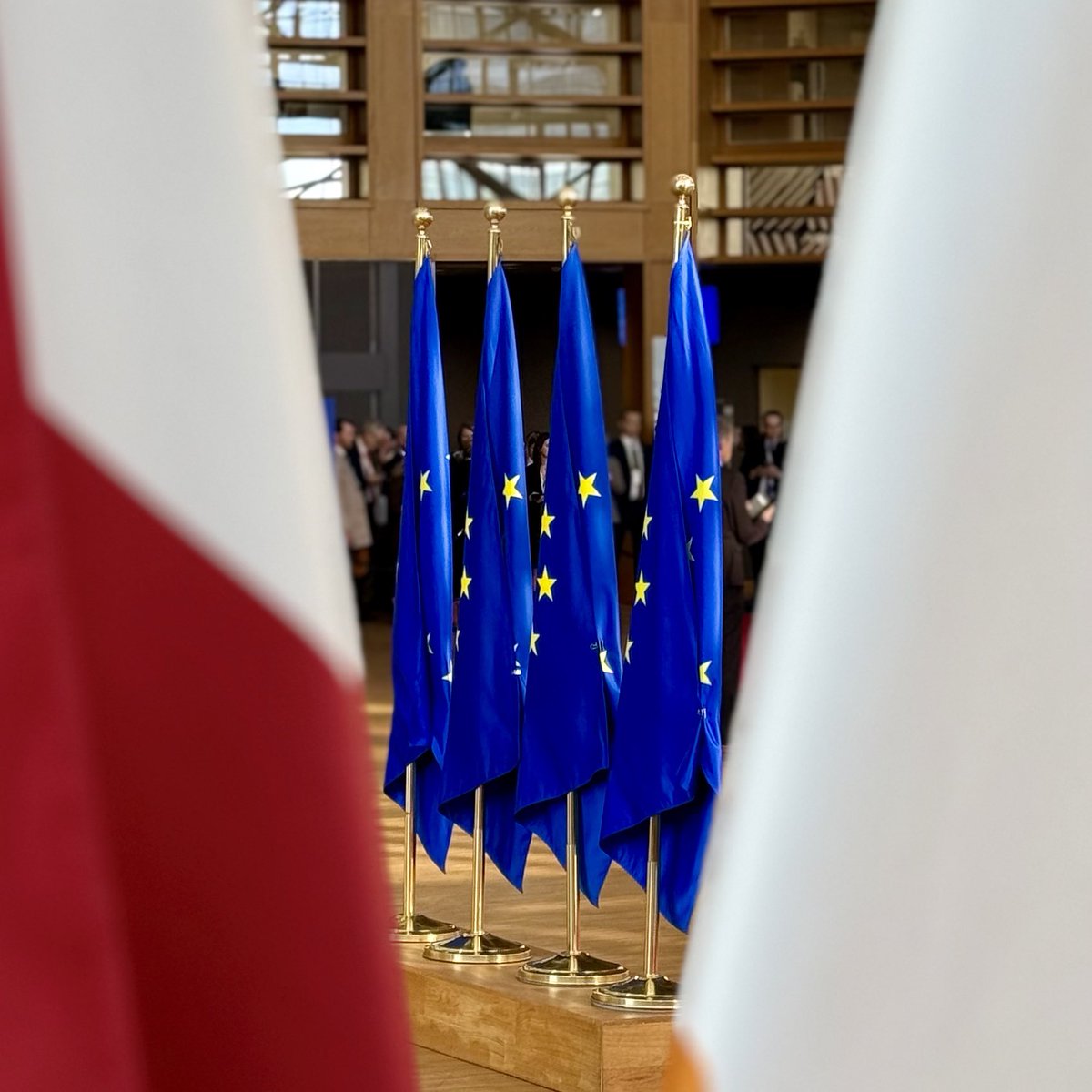 🇪🇺 Kryzys cenowy na rynku energii może zdominować dzisiejszy szczyt UE. Liderzy mają wezwać do szybkiej propozycji KE o sposobach na obniżenie cen paliw i gazu a także do przygotowania rewizji systemu ETS najpóźniej do lipca <a href="/RadioZET_NEWS/">Radio ZET NEWS</a>