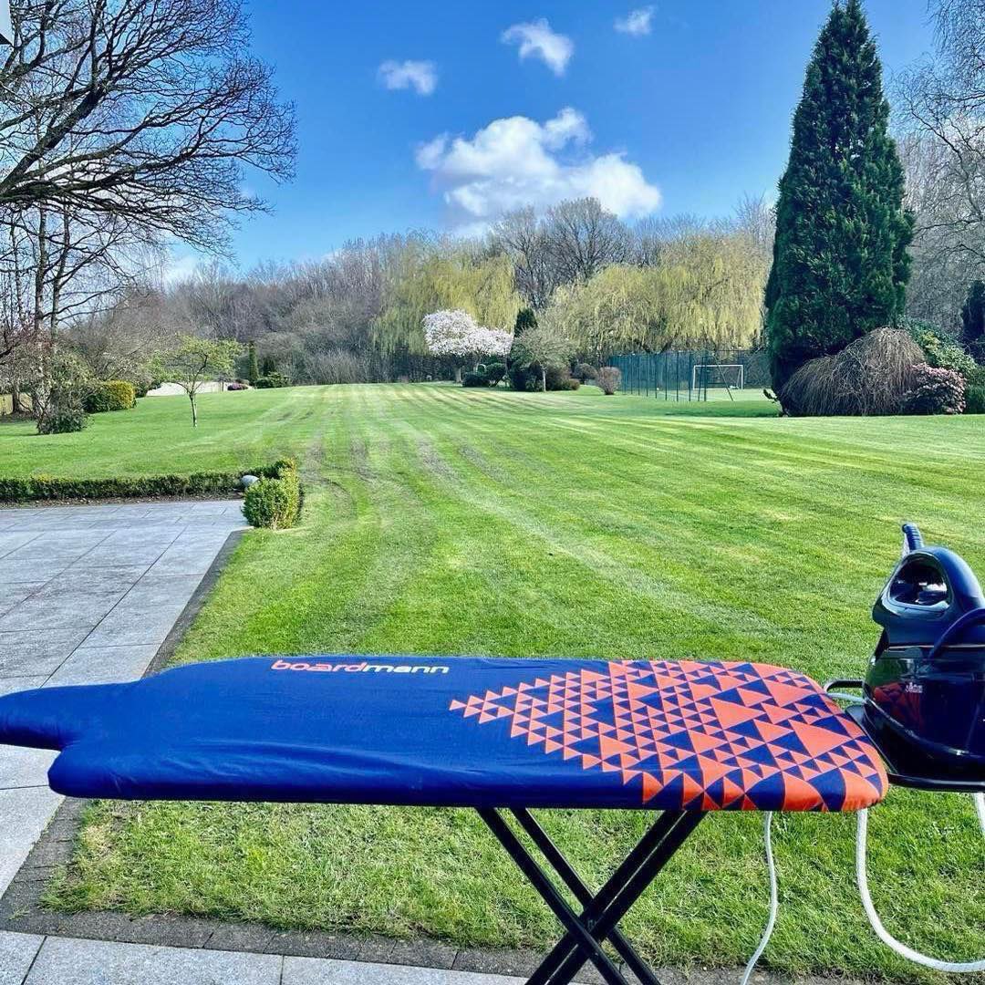 Boardmann_Info's tweet photo. There’s something unexpectedly calming about ironing. The gentle rhythm, the warmth, the quiet focus…it’s like pressing pause on the chaos of the day.

Have a little moment of calm with a Boardmann ironing board.

👉🏻 https://t.co/VOUXQlrfiY https://t.co/GPUQNVbyuR