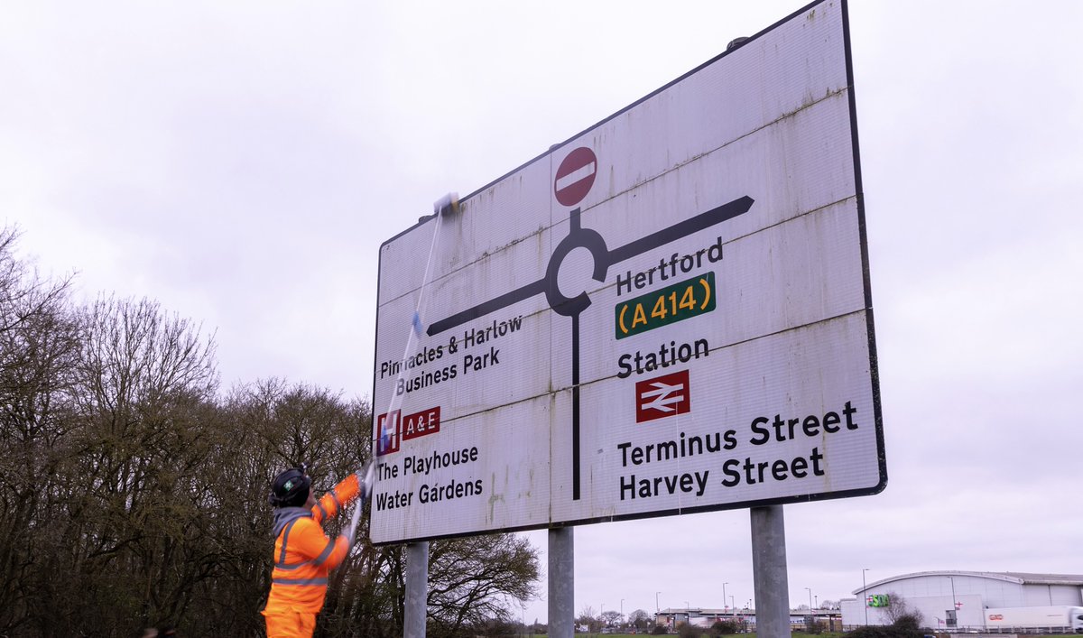 yourharlow's tweet photo. Harlow Council steps in to clean every street sign in the town

https://t.co/KtTNKVhVoI https://t.co/b48ahxaKMj