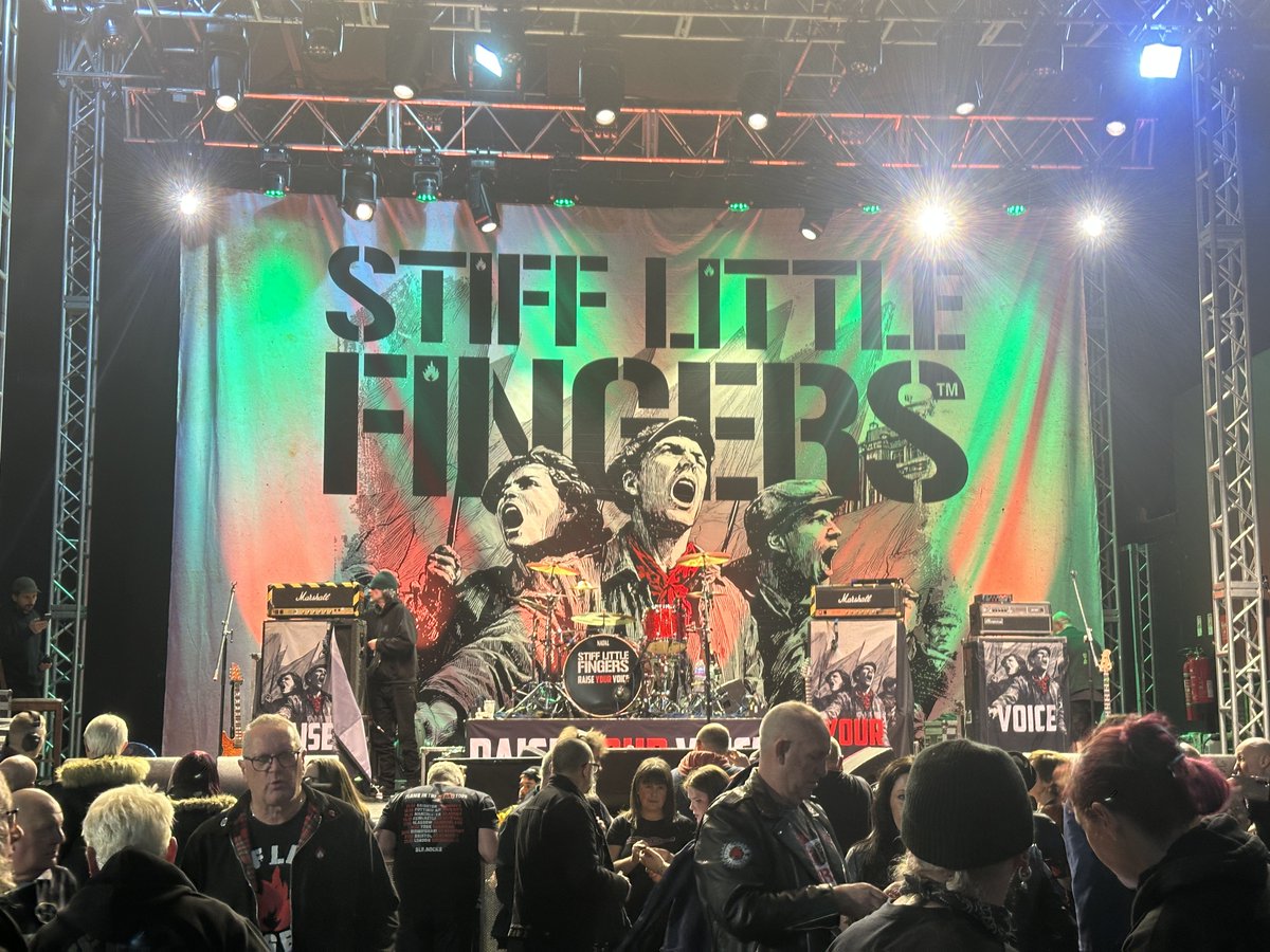 Gig Pics tweet media