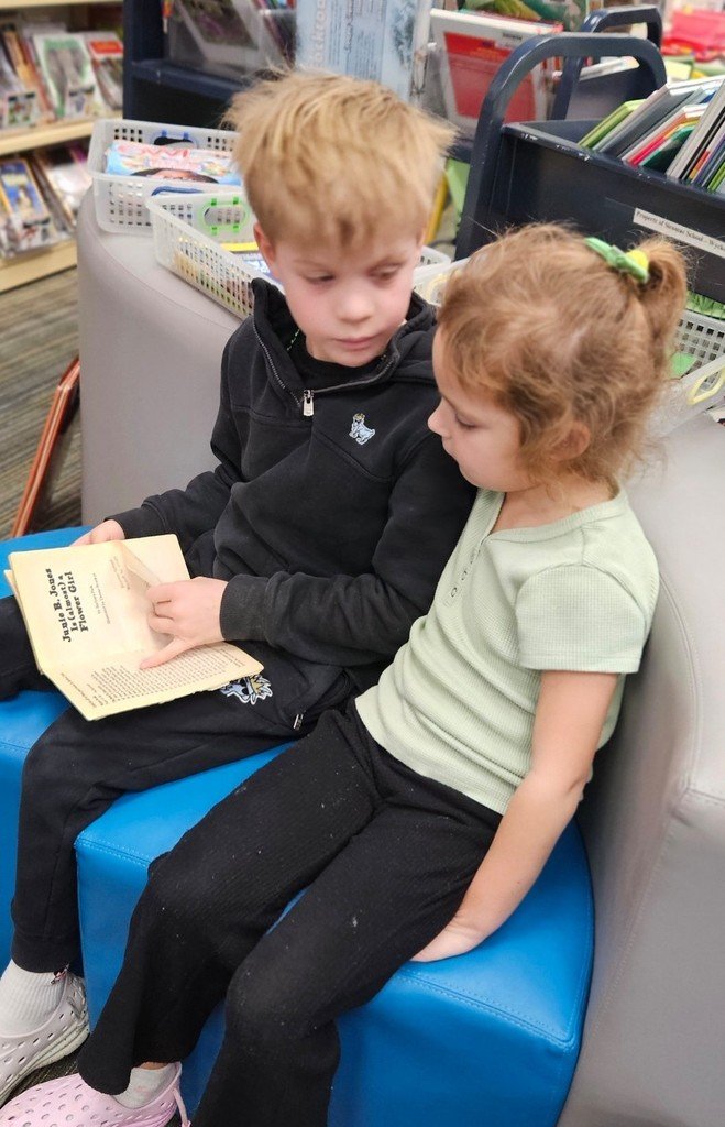 wyckoffschools's tweet image. 3S students at Sicomac loved visiting the library to read with their KG buddies! 

Learning together and supporting one another makes our school stronger. #SicomacReads  #BuddyReading @sicomacwps @sicomacpto