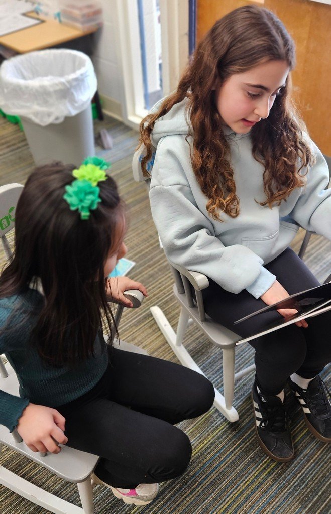 WPSSicomac's tweet image. 3S students at Sicomac loved visiting the library to read with their KG buddies! 

Learning together and supporting one another makes our school stronger. #SicomacReads  #BuddyReading @sicomacwps @sicomacpto