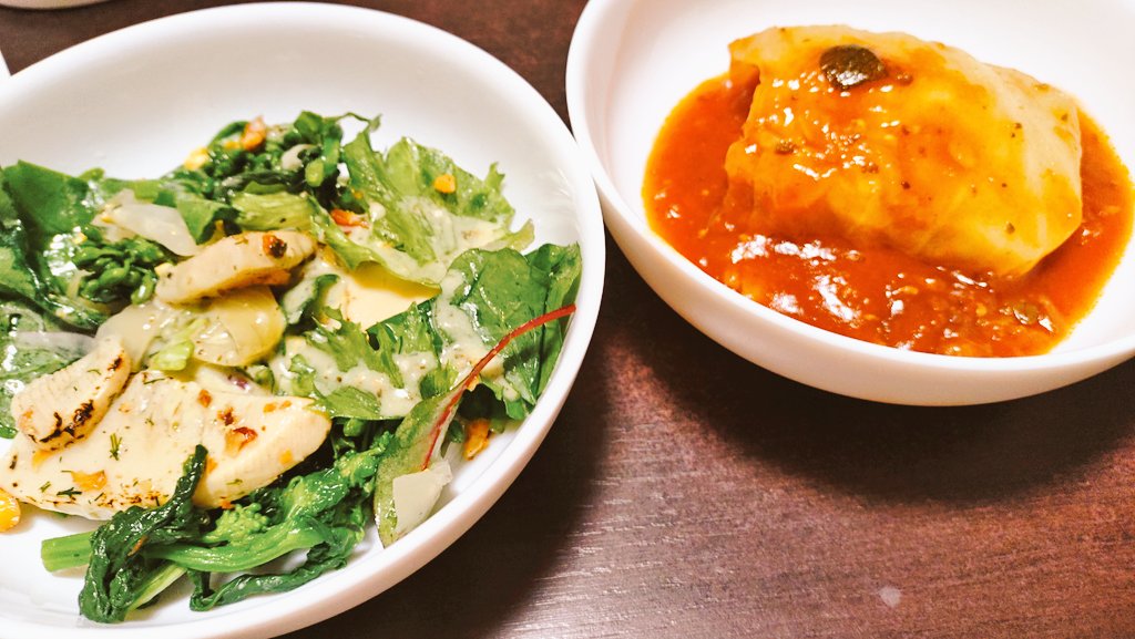 夜ご飯！菜の花とたけのこと
リッコラのバジルサラダと
ロールキャベツかってきた♡♡
おいしい♡♡