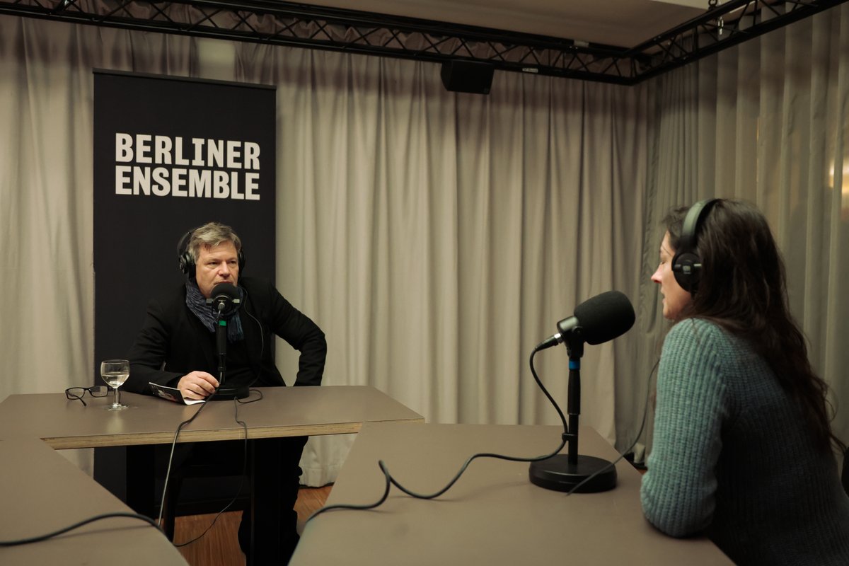 Berliner Ensemble tweet media