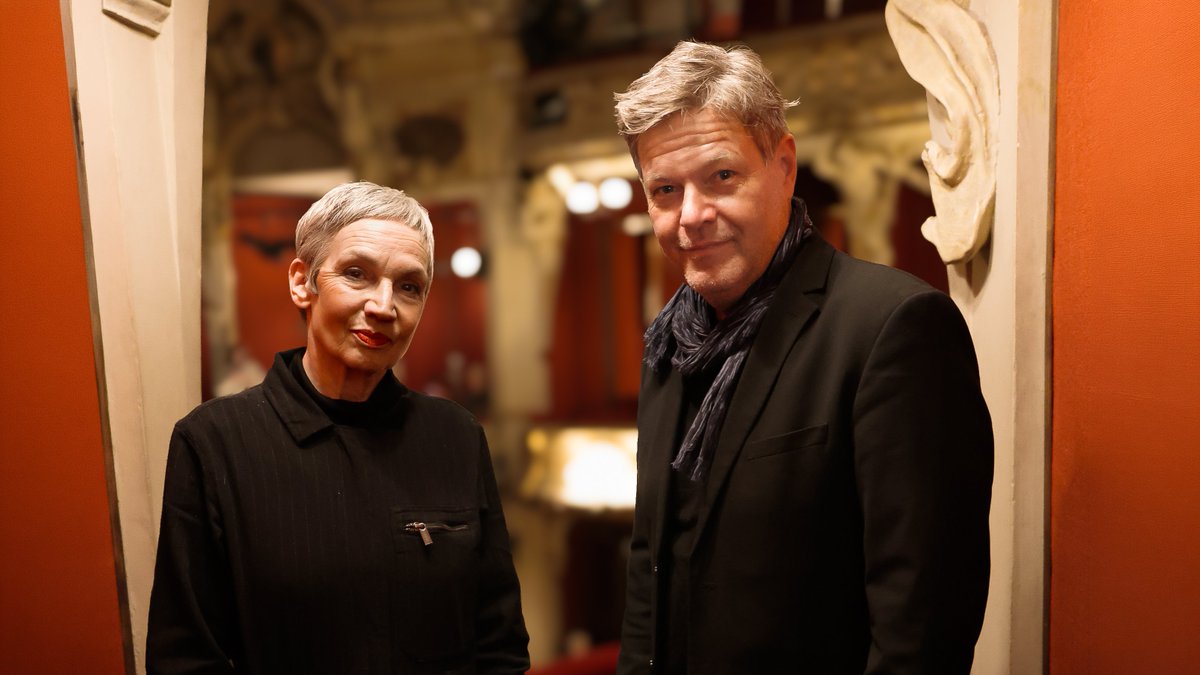 Berliner Ensemble tweet media