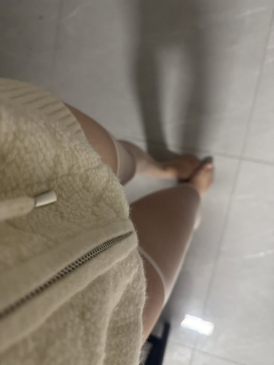 坐在这里等一个，愿意低头看我的人