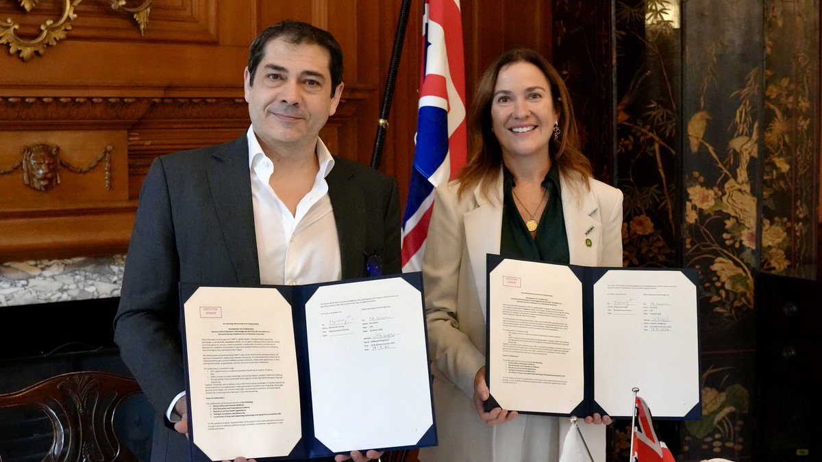 Julia Longbottom tweet media