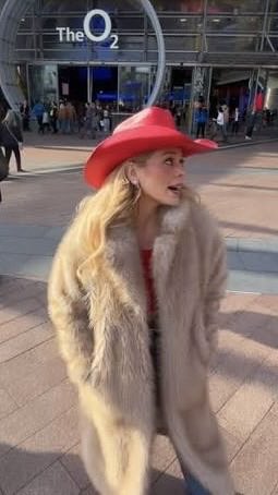 EF Country tweet media