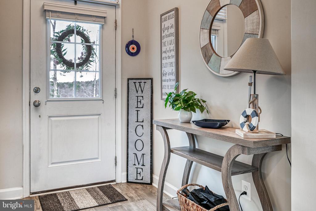 TinaPerrySells's tweet photo. 287 Sunset Loop, Mineral, VA, 23117
2 bed | 2 bath 3588 Sq. Ft.
Active | 750000
https://t.co/32LttBUg1c
OPPORTUNITIES UNDER $800K IN THE SOUGHT-AFTER COMMUNITY ARE RARE! Built in 2021, this thoughtfully designed two-level home offers lake water views, open-concept living, and... https://t.co/wVXES0M3SD